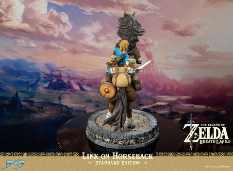 The Legend of Zelda: Breath of the Wild - Link on Horseback (Standard Edition)