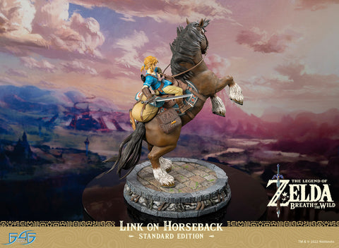 The Legend of Zelda: Breath of the Wild - Link on Horseback (Standard Edition)