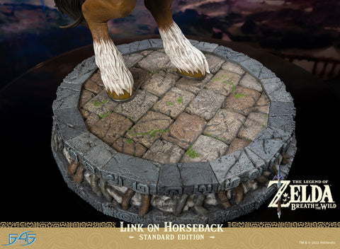 The Legend of Zelda: Breath of the Wild - Link on Horseback (Standard Edition)