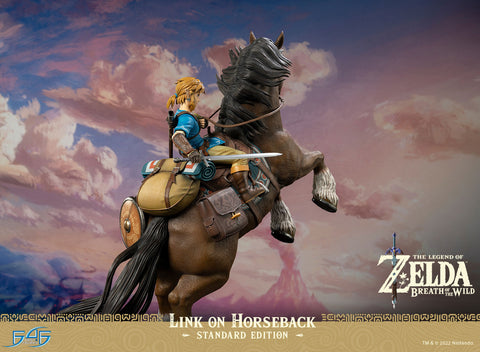 The Legend of Zelda: Breath of the Wild - Link on Horseback (Standard Edition)