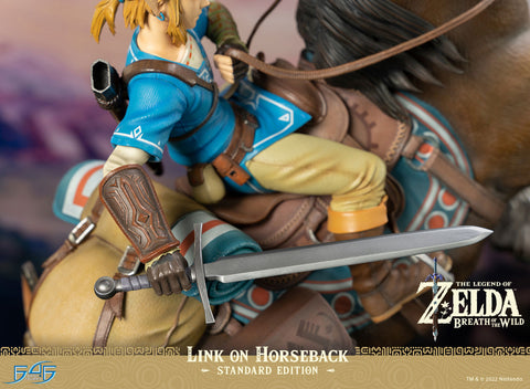 The Legend of Zelda: Breath of the Wild - Link on Horseback (Standard Edition)