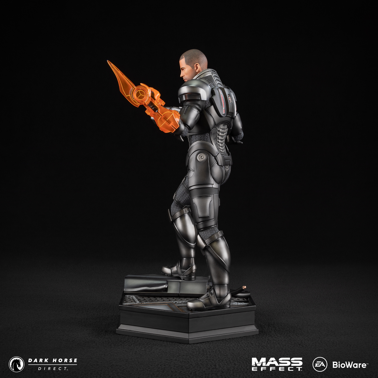 Mass Effect: Commander John Shepard 1/6th Scale Statue – Dark Horse Direct